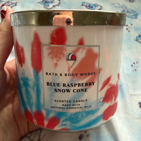 Bath & Body Works 3 Wick Candle Blue Raspberry Snowcone LIMITED EDITION - Picture 1 of 1